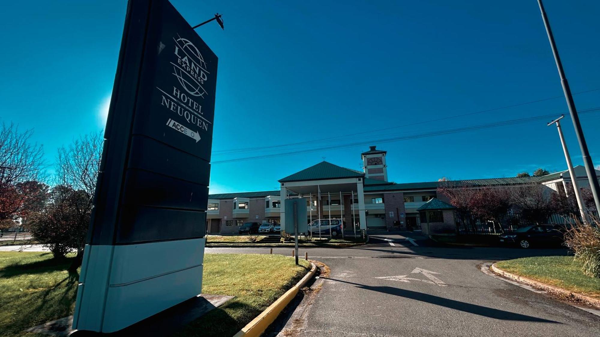 Land Express Neuquen Hotel Exterior foto